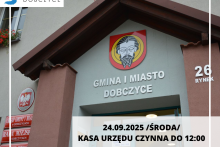 fasada urzędu z herbem pzredstawiającym głowę Jana Chrzciciela oraz napis 24.09.2025 r. kasa urzędu czynna do 12:00
