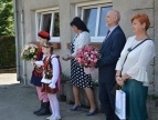 Delegacja witająca Pierwszą Damę