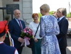 Delegacja witająca Pierwszą Damę