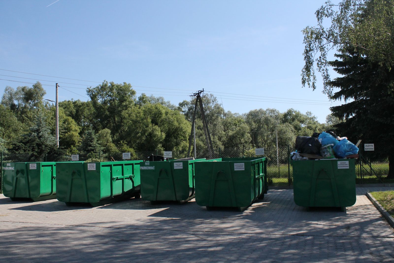 kontenery przy oczyszczalni ścieków