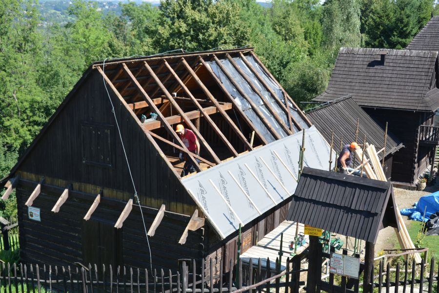 zdjęcie - prace remontowe w skansenie