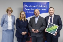  skarbnik Antonina Trojan, wiceburmistrz Edyta Podmokły, wojewoda Krzysztof Jan Klęczar oraz burmistrz Tomasz Suś