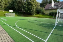 zielone boisko do piłki nożnej