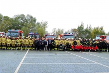 zdjęcie grupowe zastępów straży pożarnych 
