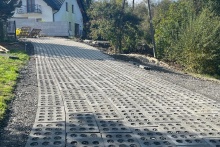 przebudowa drogi na ulicy Ogrodowej wyłożona ażurami z betonu