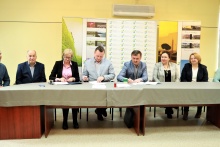 podpisanie umowy na wykonanie inwestycji w Brzączowicach