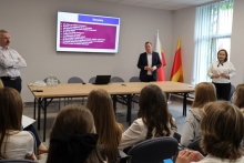 Zdjęcie przedstawiające uczestników spotkania konsultacyjnego.
