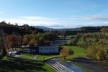 widok z drona na boisko KS Raba Dobczyce, budynek klubu, trybuny i teren pod boisko treningowe