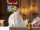 Święto Narodowe 3 Maja w Dobczycach - delegacje składające wiązanki patriotyczne