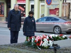 Święto Narodowe 3 Maja w Dobczycach - delegacje składające wiązanki patriotyczne