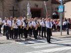 orkiestra dęta Dobczyce wyrusza w pochodzie sprzed kościoła w Rynku do Regionalnego Centrum Oświatowo-Sportowego ezd 