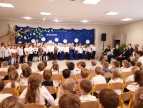pożagnanie dyrektor Małgorzaty Bartnik, dzieci prezentujące program artystyczny