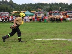strażak podczas konkurencji