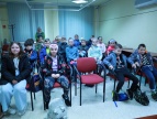uczniowie szkoły podstawowej w Brzączowicach siedzą w sali konferencyjnej urzędu