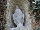 nowa figura Matki Bożej w grocie lipy "Marysieńka"