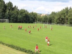 rozgrywki piłkarskie na boisku Dziecanovii