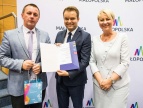 Burmstrz odbiera promesę dot. przedszkoli fot. ze strony www.malopolska.pl