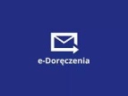 Biała ikona koperty ze strzałką symbolizującą wysyłanie wiadomości oraz napis „e-Doręczenia” na niebieskim tle.