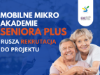 napis: Mobilne Mikro Akademie Seniora Plus - rusza rekrutacja do projektu oraz para uśmiechniętych seniorów w uścisku