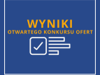 granatowe tło i pomarańczowy napis Wyniki otwartego konkursu ofert oraz biała grafika - odhaczone pole 