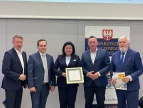 Zdjęcie z rozdania nagród w sali konferencyjnej Małopolskiego Centrum Nauki Cogiteon