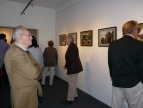 Wystawa pracy Jerzego Kaji w niemieckiej galerii - Ewald Tiggemann ogląda wystawę