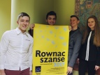 Młodzież zaangażowana w projekt "Równać szanse"
