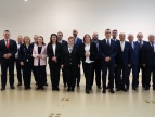 zdjęcie grupowe radni VIII kadencji wraz burmistrzem i wiceburmistrz
